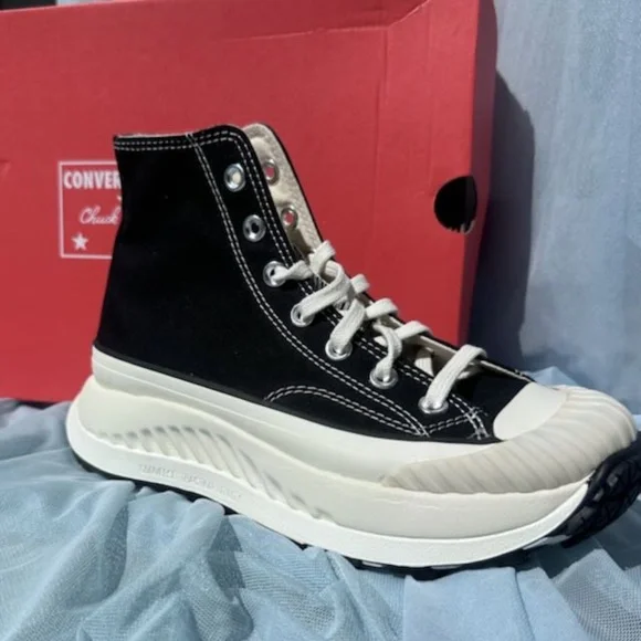 NWT Converse Platform Shoes - Picture 3 of 6